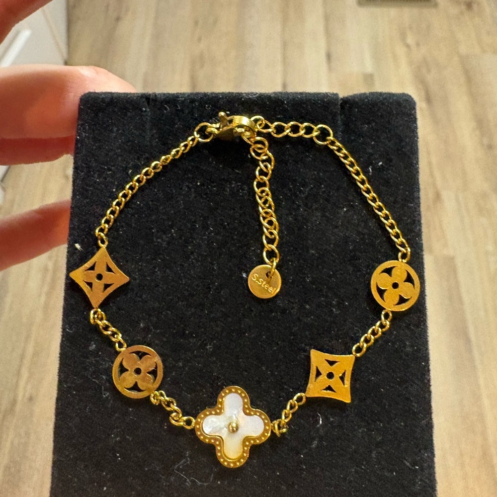 Elegant Gold Bracelet with White Accents - Picture 3 of 3